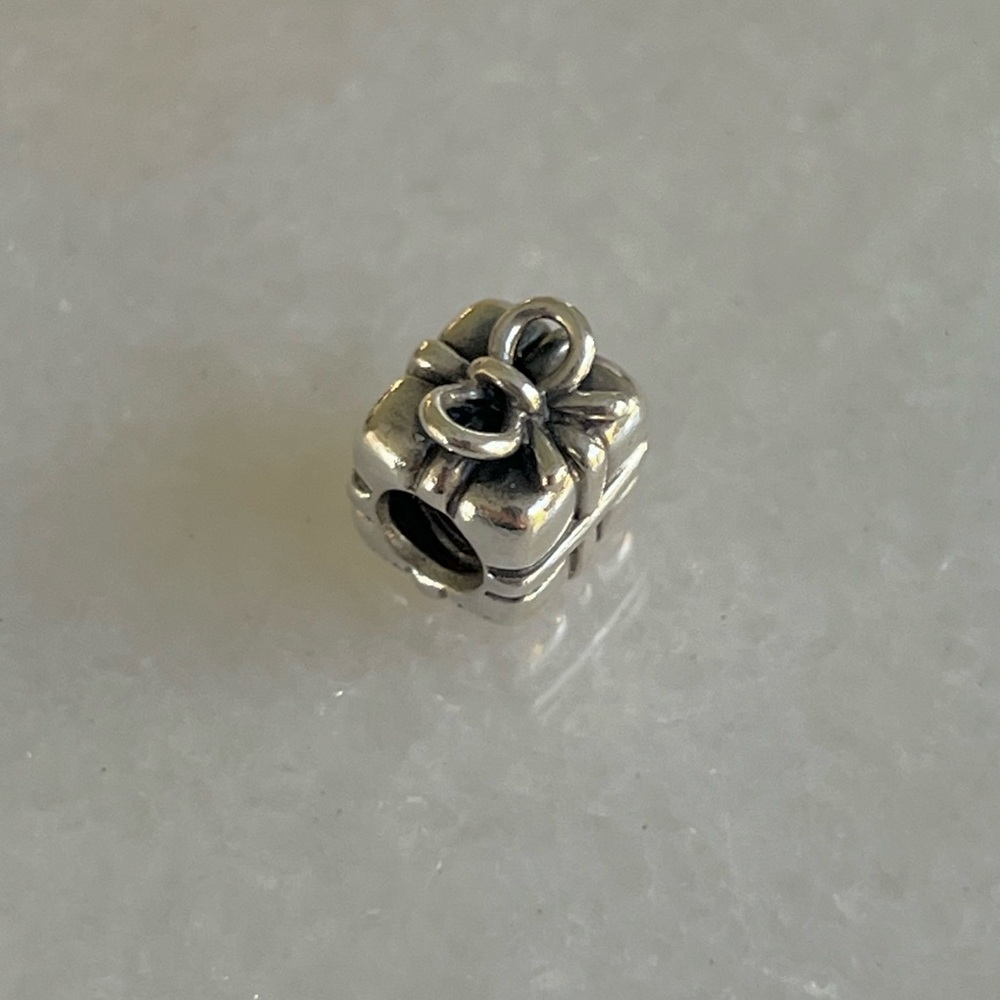 Pandora Charm ✨ Present Gift Silver Charm - Picture 2 of 4
